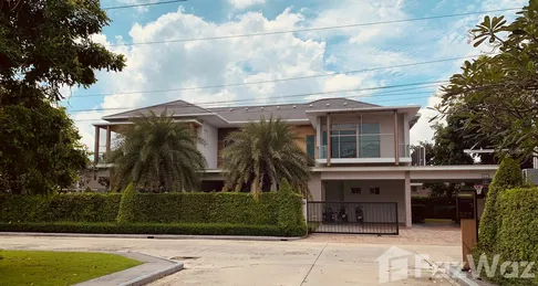 Modern Corner Plot Pool Villa in Perfect Masterpiece Century
