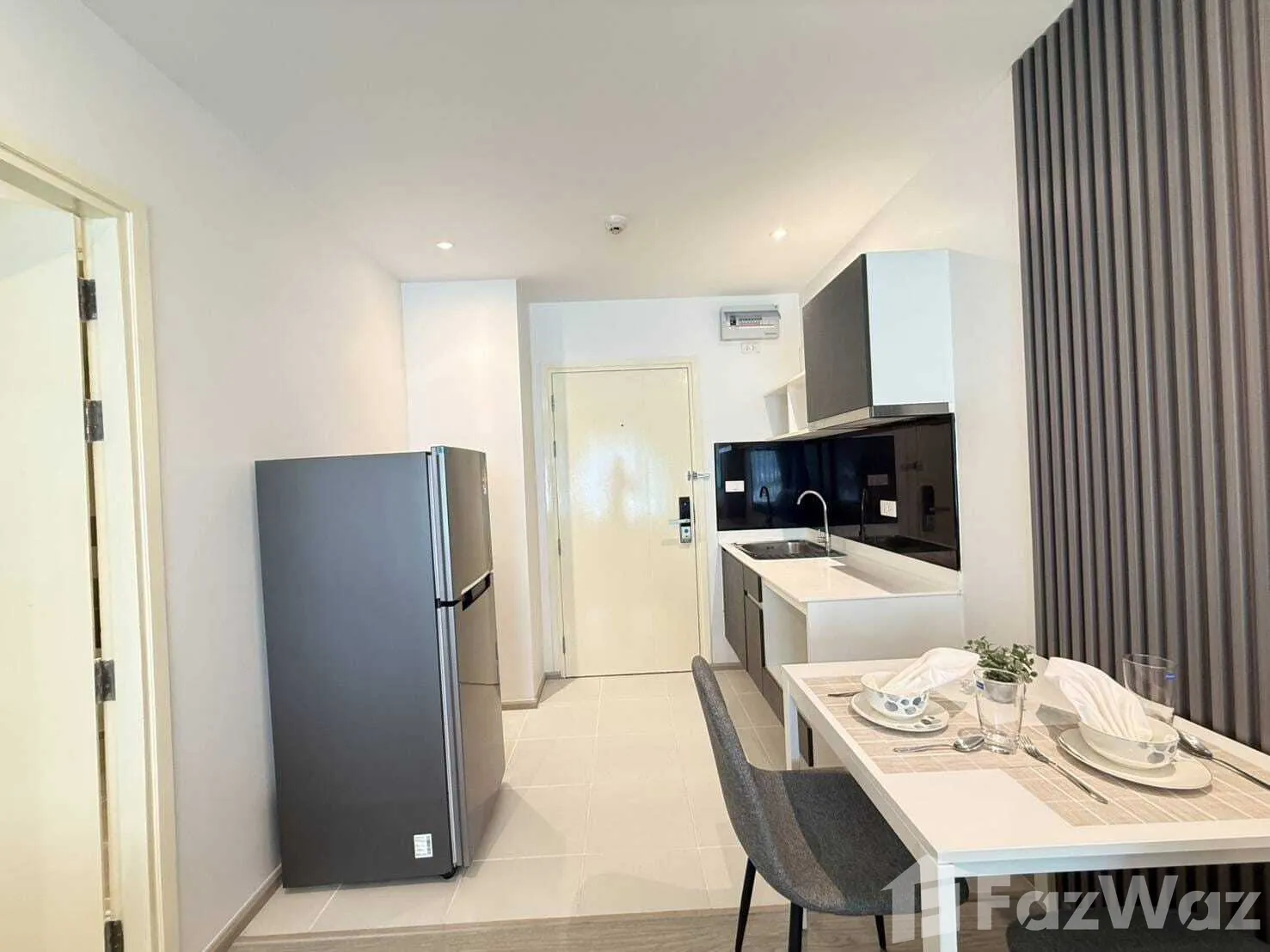 Fully furnished and renovated 2 bedroom condo at Central 5364627 - image 3