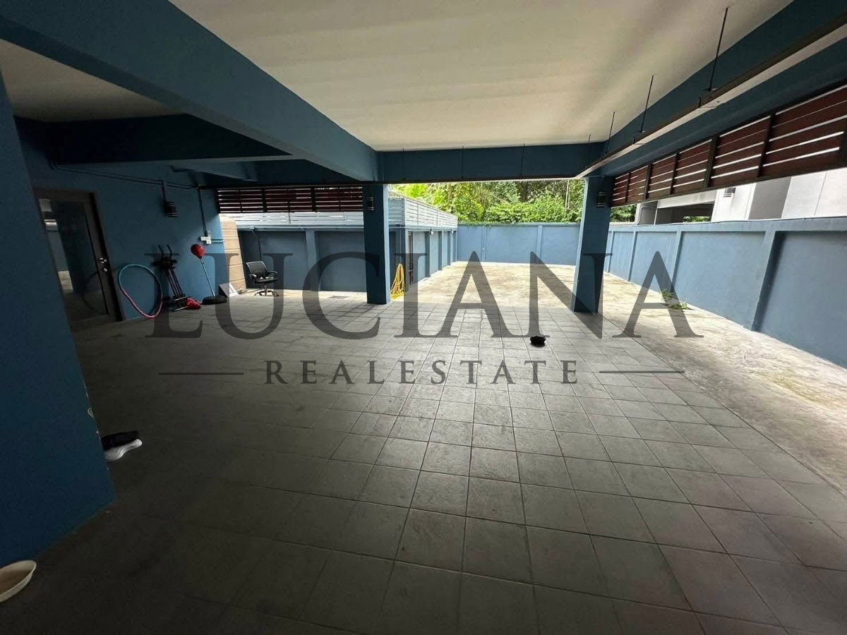 picture 🏠 House / Home Office / Office for rent 📍 Prime location in the heart of the city, between MRT Sutthisan - 3/7