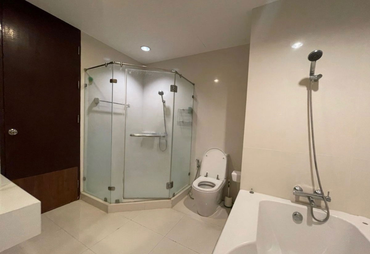 picture For rent: Amanta Ratchada, large room, beautiful, fully furnished, near MRT Thailand Cultural Center. Interested? Add me on Line @841qqlnr - 13/15