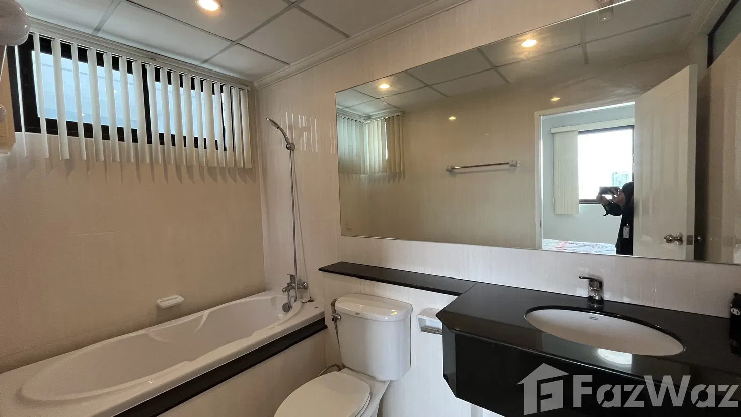 picture Luxury Living in Khlong Toei Nuea: Savour an Urban Oasis Today! - 5/13