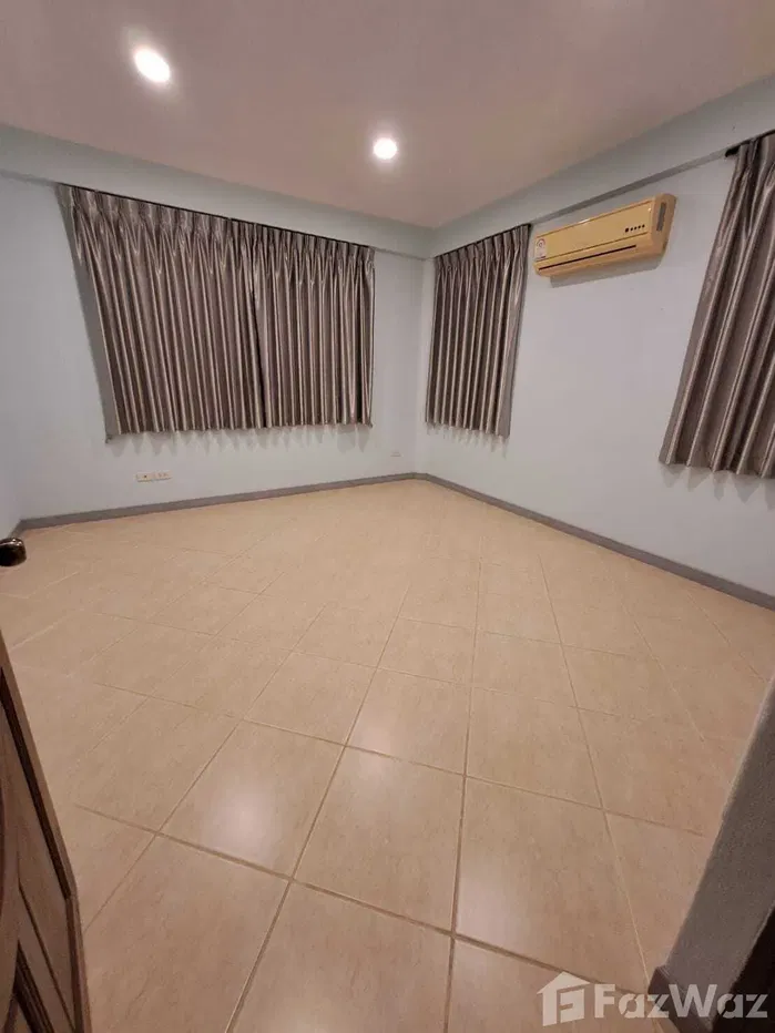 picture reduced! 4 Bedroom Villa at Royal Garden - 40/47
