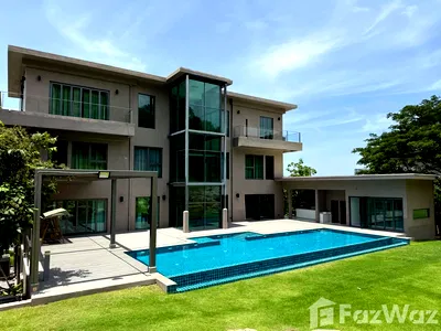 Houses for sale Black Mountain Water Park Hua Hin : Exceptional 4-Storey Villa at Black Mountain Golf Resort