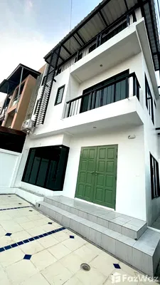 Townhouses for sale Chao Fah Suanluang Road Phuket : 5 Bedroom Townhouse for sale in Wichit, Phuket