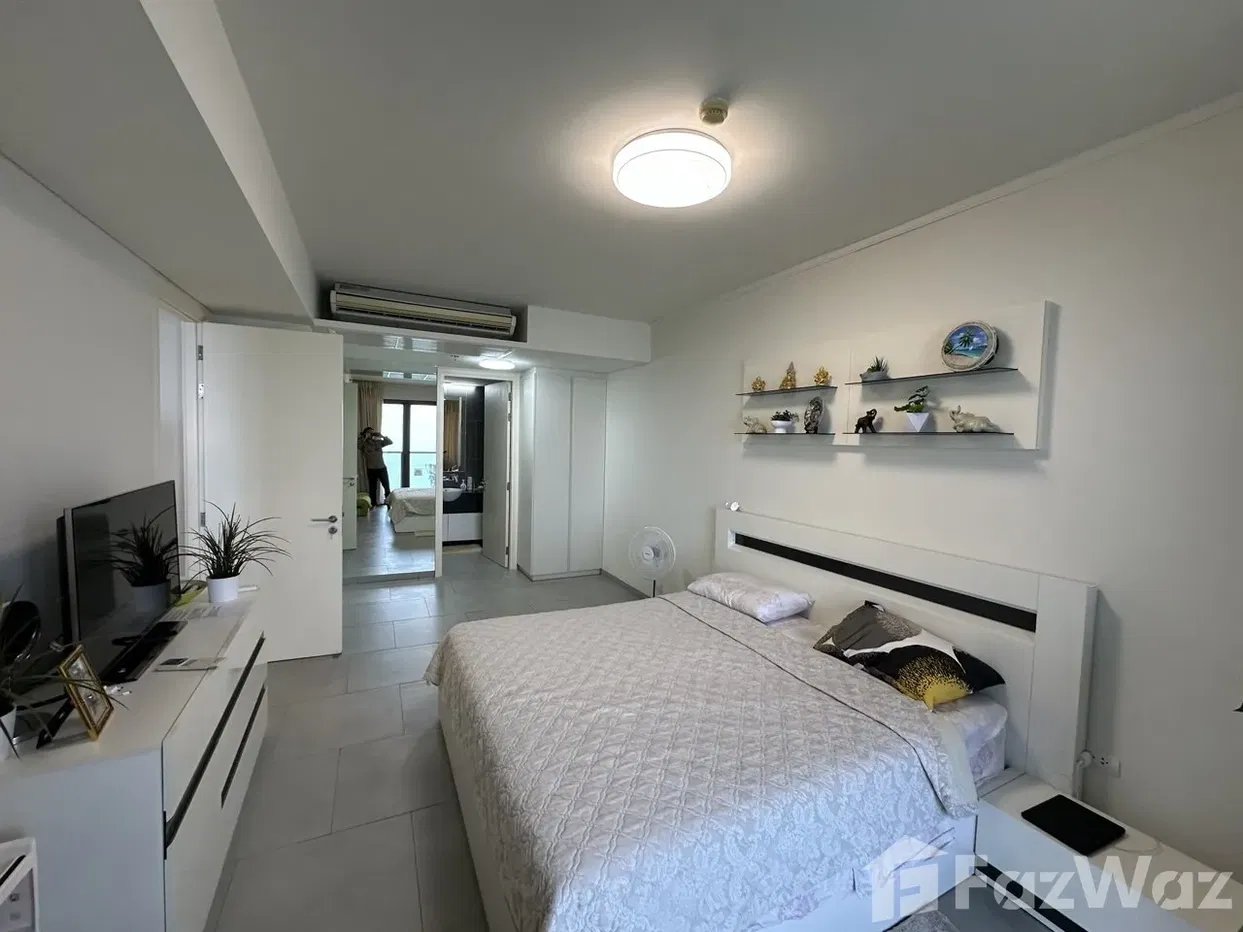 picture Beachfront Apartment with Stunning 37th-Floor Sea Vie - 4/8
