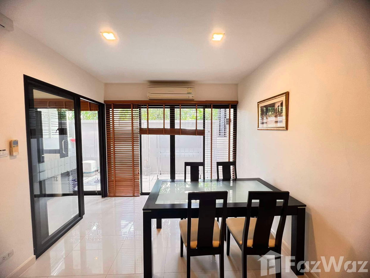 picture 3 bedroom townhouse located in Laguna area. - 9/23