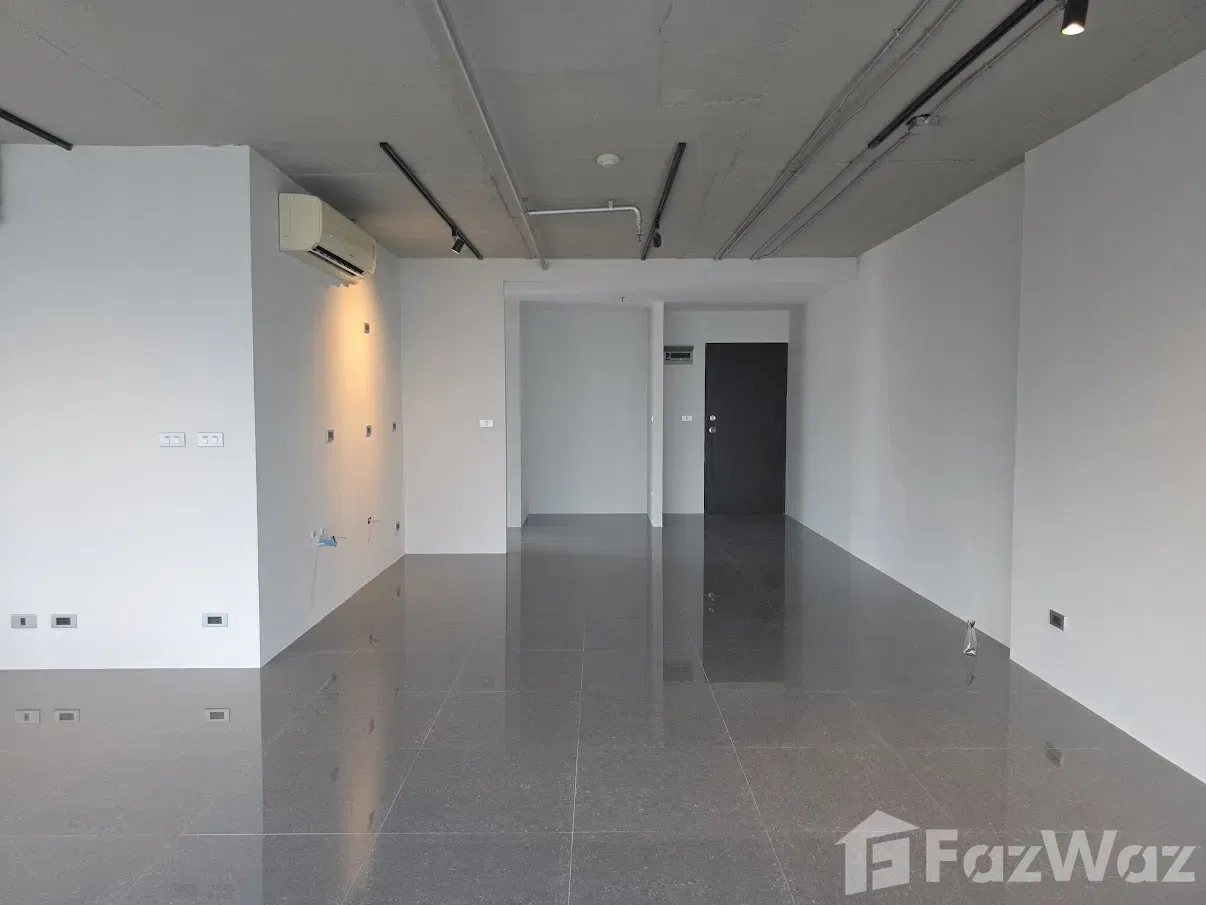 picture Sales of 93.5 sqm Bangkok Apartment Corner Unit on 37 Floors - 2/20