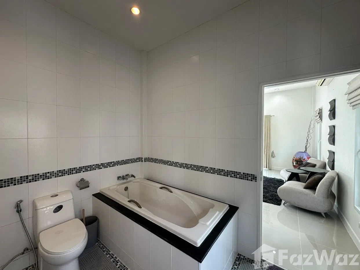 picture Large Private 4 Bedroom Pool Villa with Guest House - 24/31