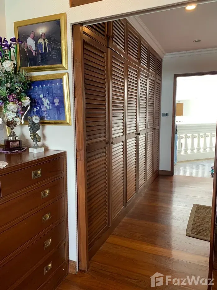 picture Fantastic priced Beachfront Sea view unit condo for Sale - 5/18