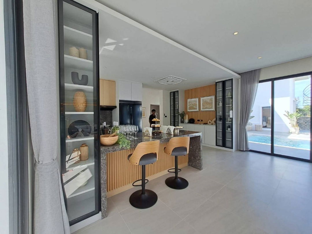 picture Large luxury pool villa for sale, 15 minutes to Pattaya City. - 13/14