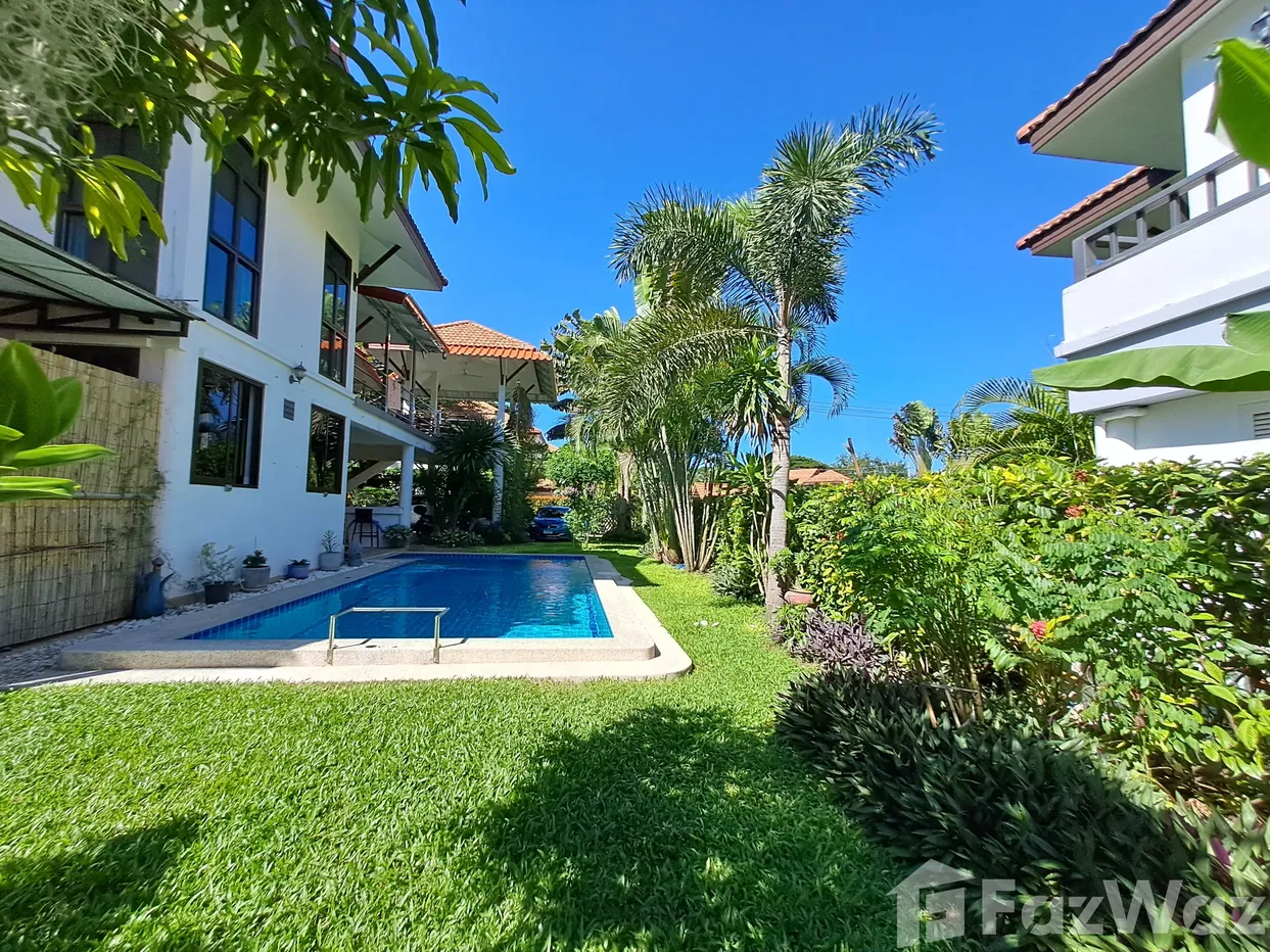 picture reduced! 4 Bedroom Villa at Royal Garden - 2/47