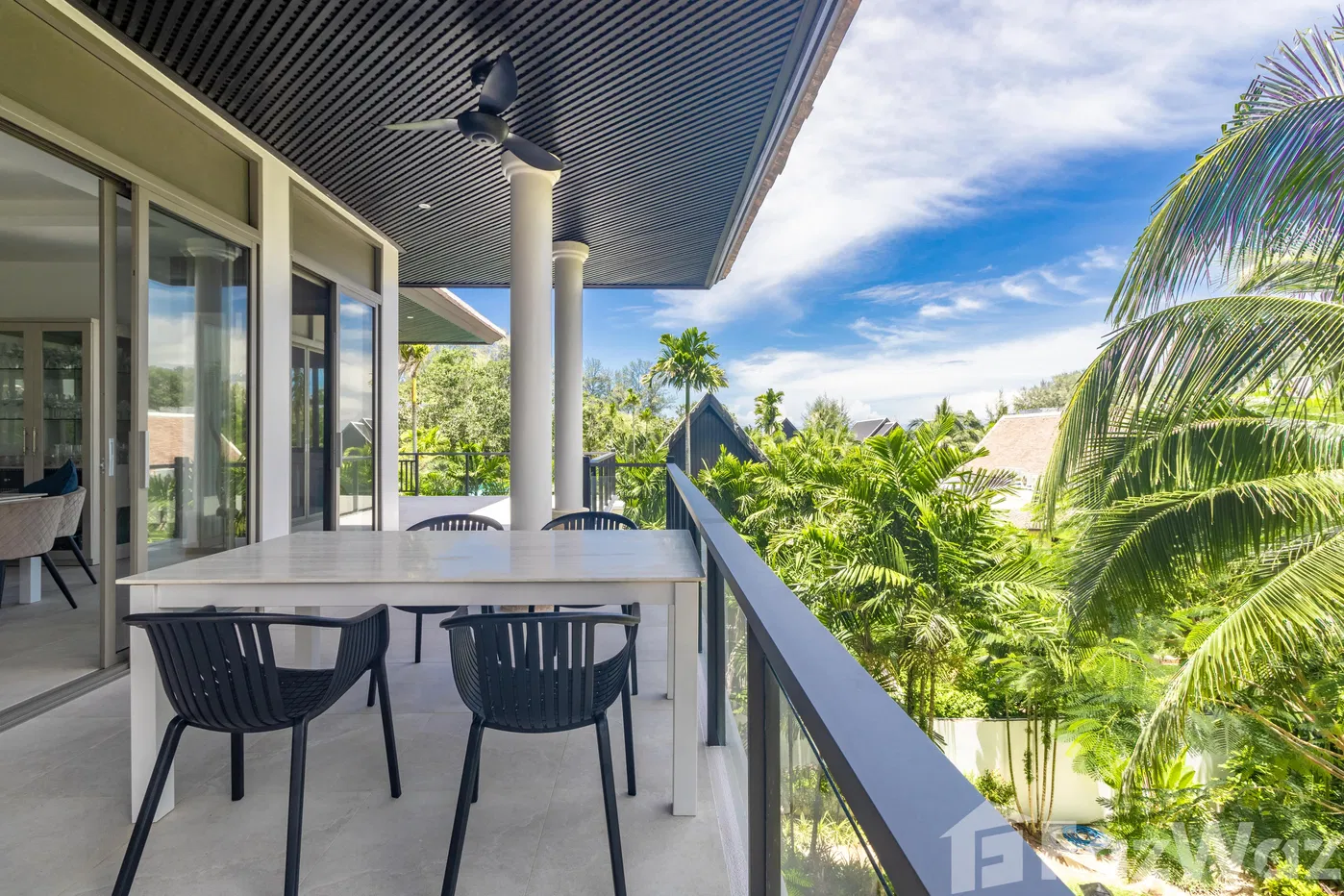 picture Stunning beachfront penthouse with a private pool and 3 bed - 24/35