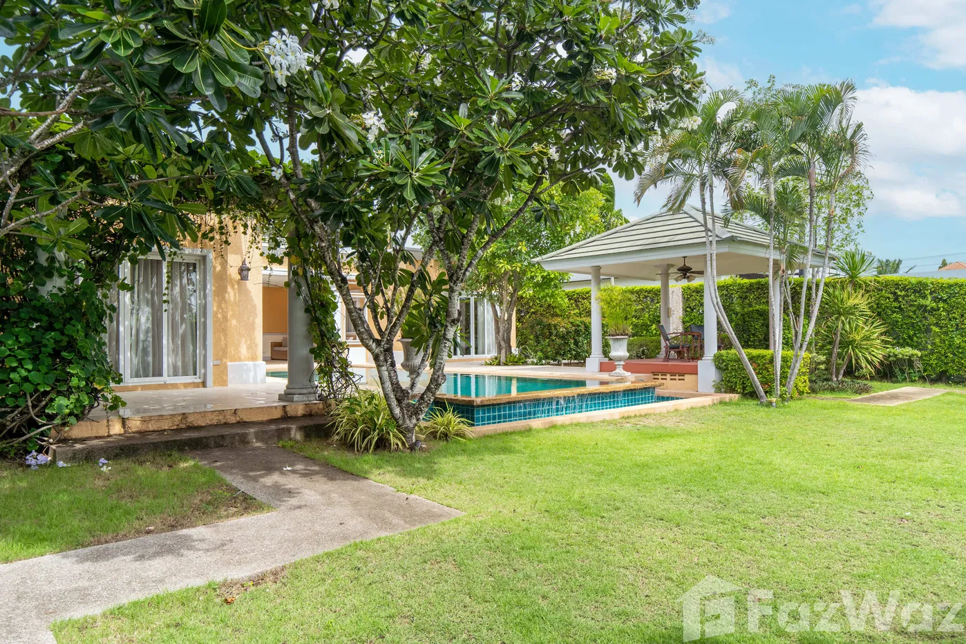 picture Luxury Vintage 3BR Villa with Pool, Garden & Bathtubs - 14/68