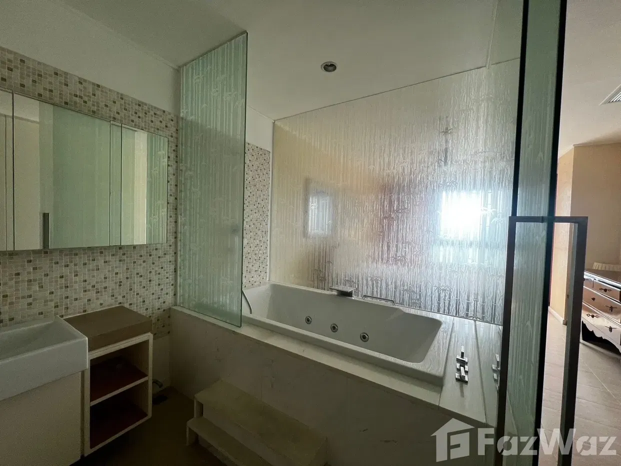 picture 3 Bedrooms Corner Northpoint for sale - 4/9