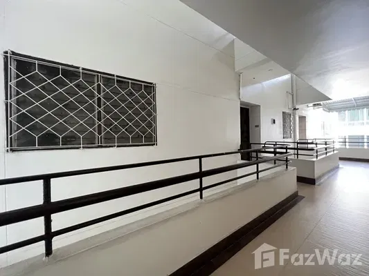 picture Sukhumvit condo near BTS Nana, city view, fully occupied. - 40/56