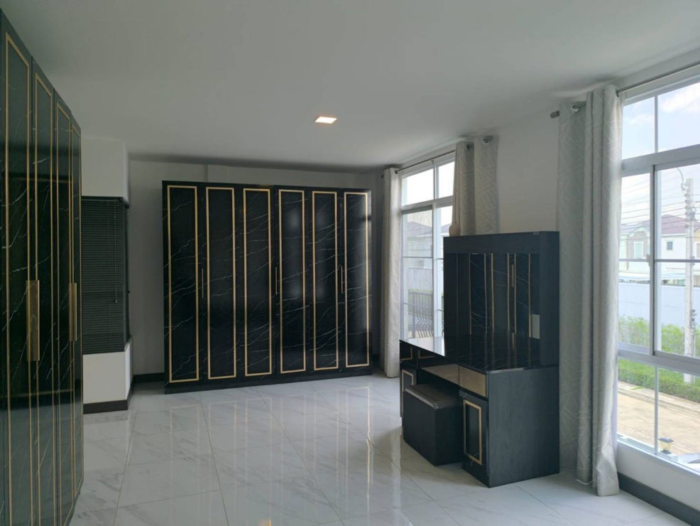 รูป 🔥🏡□■Townhome 4 Plots in Bangna 5 BR  63 sq.w 300 sqm. fully furnished with the best price for Rental■□ - รูปที่ 5/12