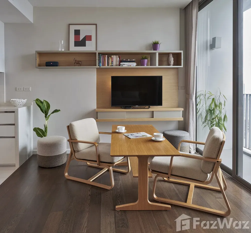 picture Mordern high floor unit priced to sell - 5/11