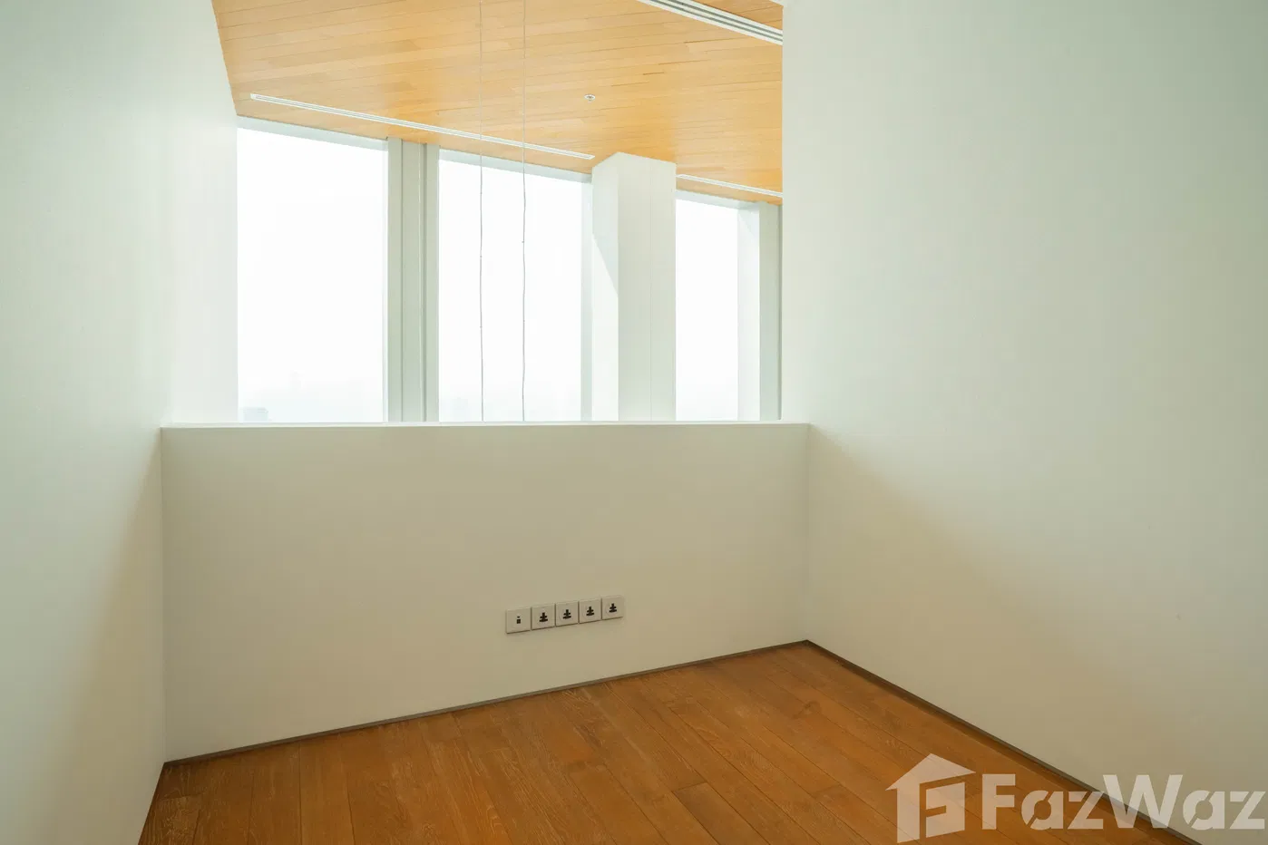 picture Amazing Pet Friendly Duplex For Sale - 13/35
