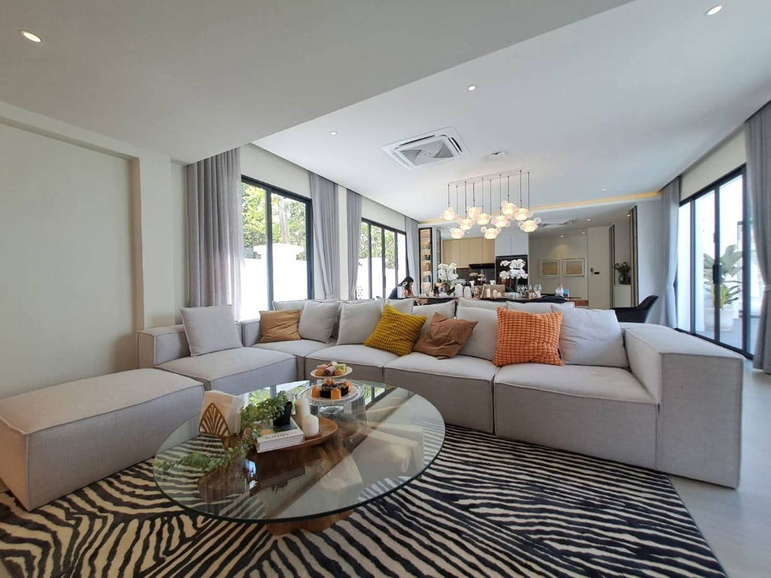 picture Large luxury pool villa for sale, 15 minutes to Pattaya City. - 14/14
