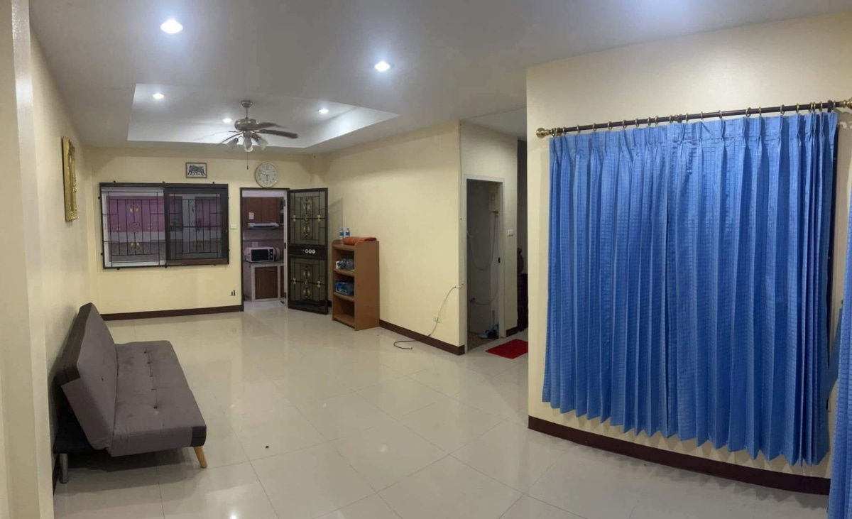 picture Townhouse in South Pattaya for Sale, located near Aksorn School - 6/11