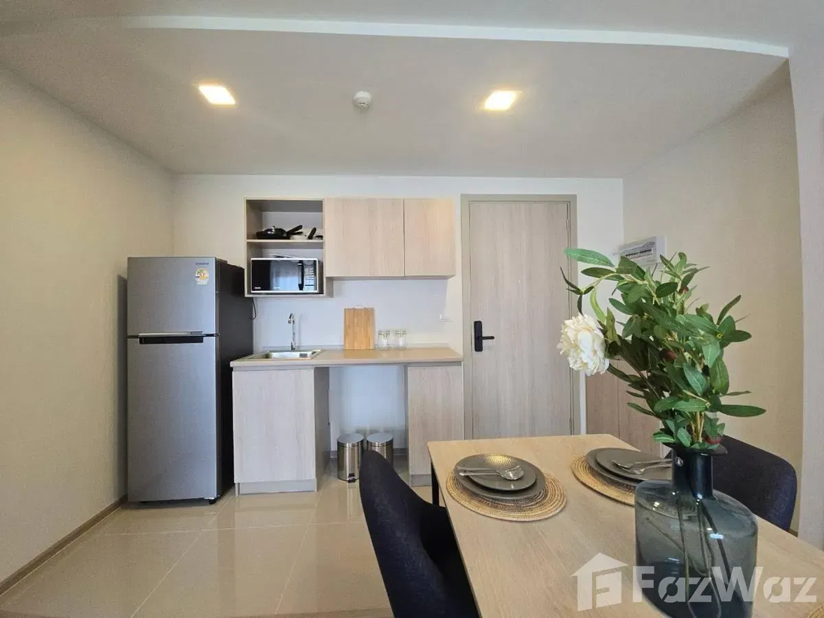 picture beautiful 2 bedrooms freehold with open view top floor - 3/8