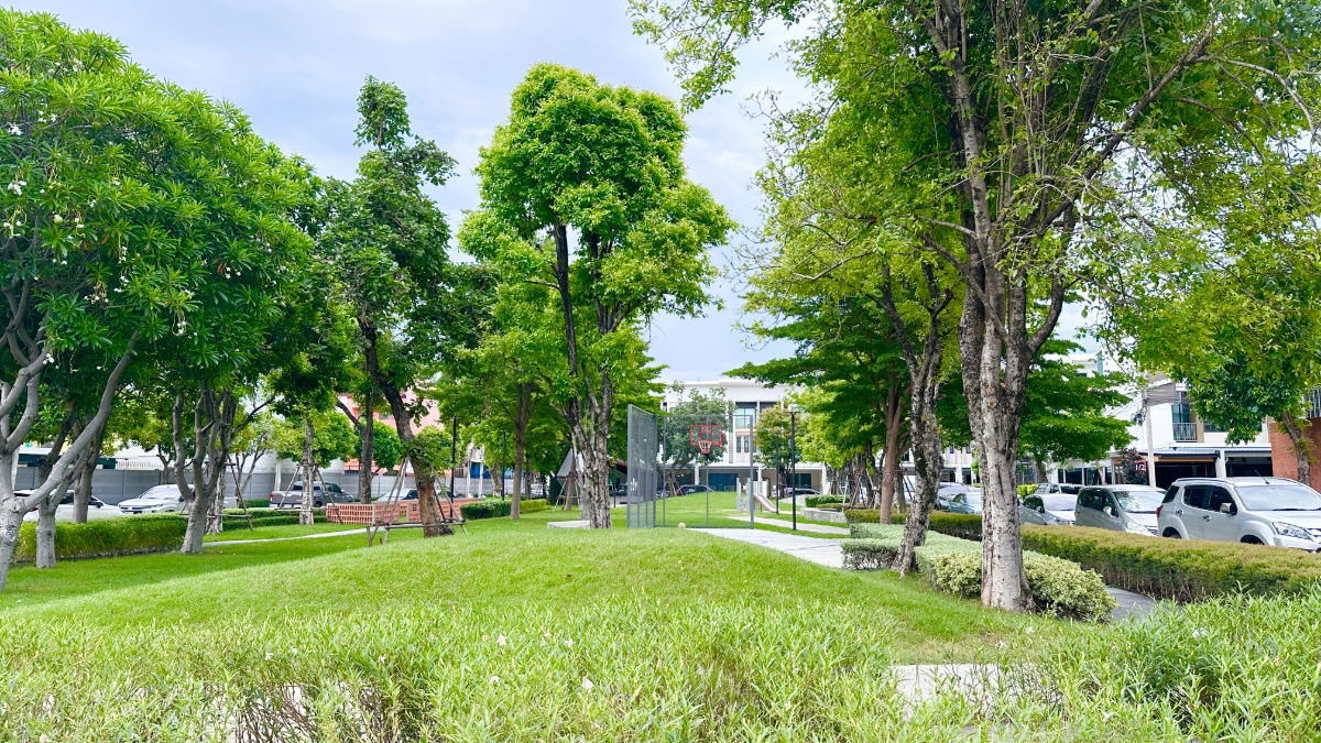picture Patio Watcharapol-Ramintra Townhome (19.3 sq wah) 4 bedrooms, 3 bathrooms, near Watcharapol Intersection - 33/36