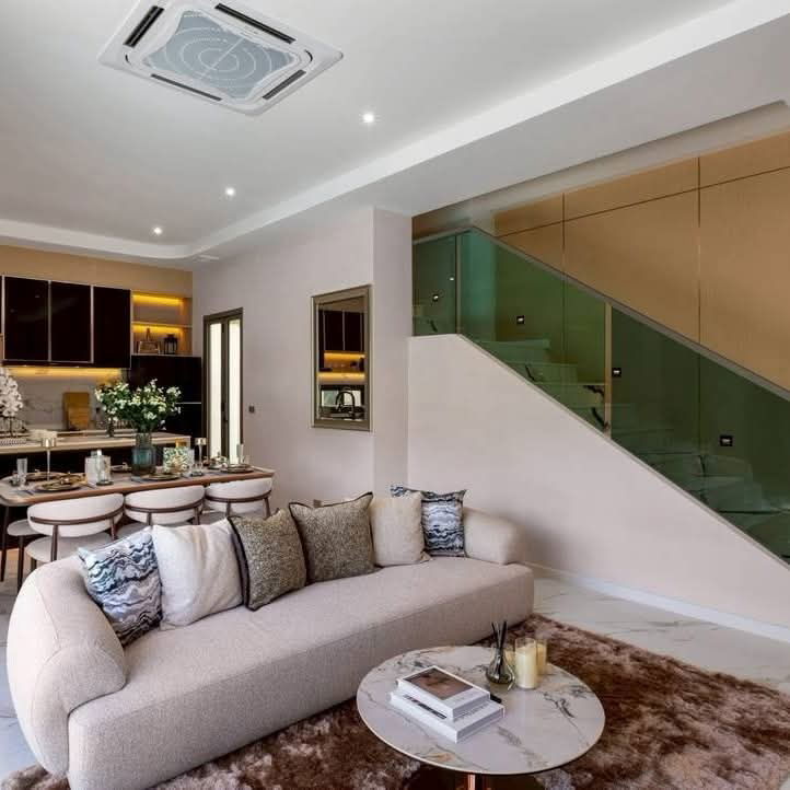 picture Newly built 2-storey pool villa for sale in the heart of South Pattaya. - 9/18