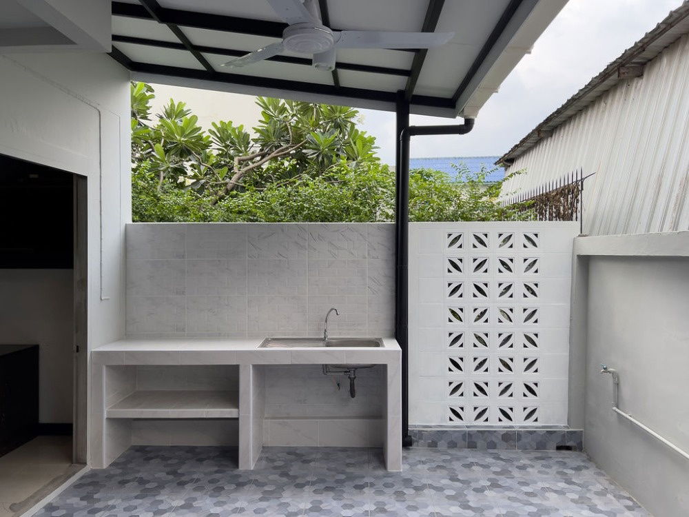 picture Home office, Soi Lat Phrao Wang Hin, suitable for living or office use. Interested? Call 063-384-4228 to make an appointment to view. - 13/14