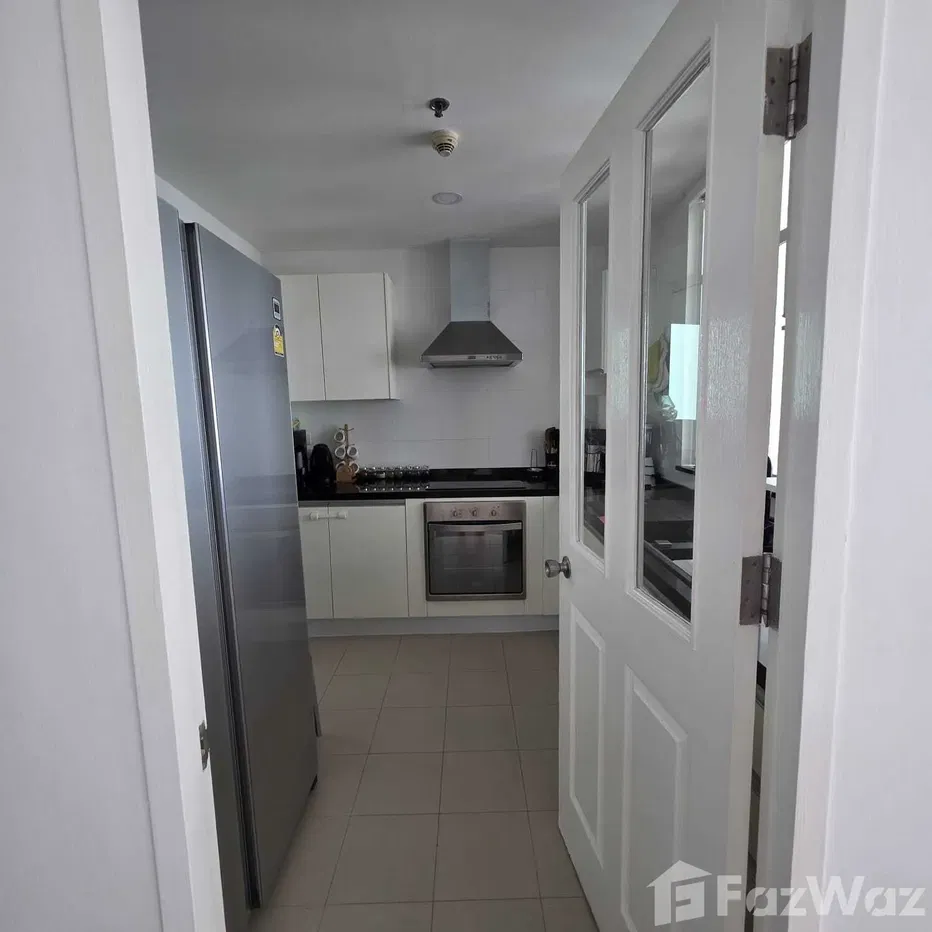 picture Corner Unit with Lake and Park Views - 9/16