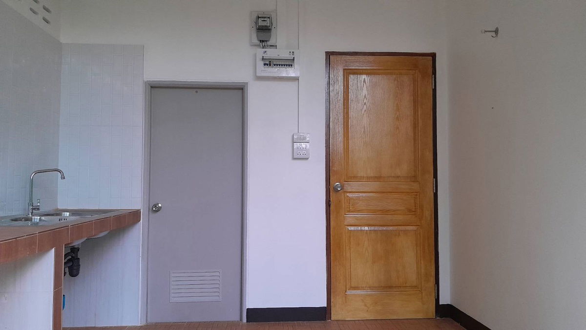 รูป บ้านว่างสร้างใหม่เพิ่งเสร็จให้เช่าทั้งหลัง     พิกัดบ้านหนองบัวใหญ่อยู่หลังรั้วค่ายกฤษ   หลังสนามบิน  ฝั่งตรงข้ามโรบินสัน      สนใจติดต่อ 085-836-5157  - รูปที่ 9/10
