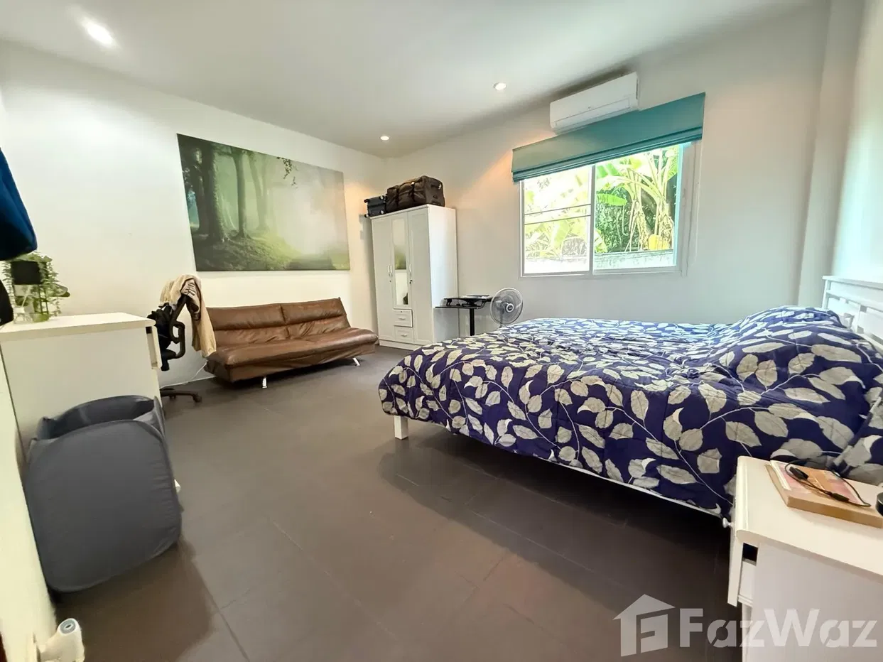 picture Charming 3-Bedroom Villa with Open Views - 26/32