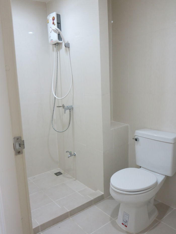 picture For Rent or Sale iCondo Ngamwongwan, 5th Floor, Building L1, 1 Bedroom, 1 Bathroom, fully furnished with electrical appliances, pool view - 7/13