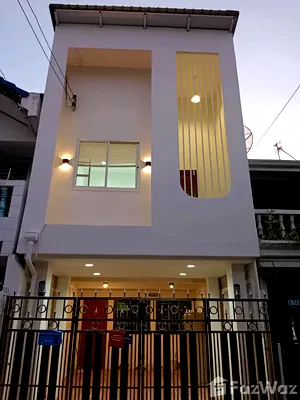 Townhouses for rent BTS Punnawithi : 3 Bedroom Townhouse for rent in Bang Chak, Bangkok  1414548
