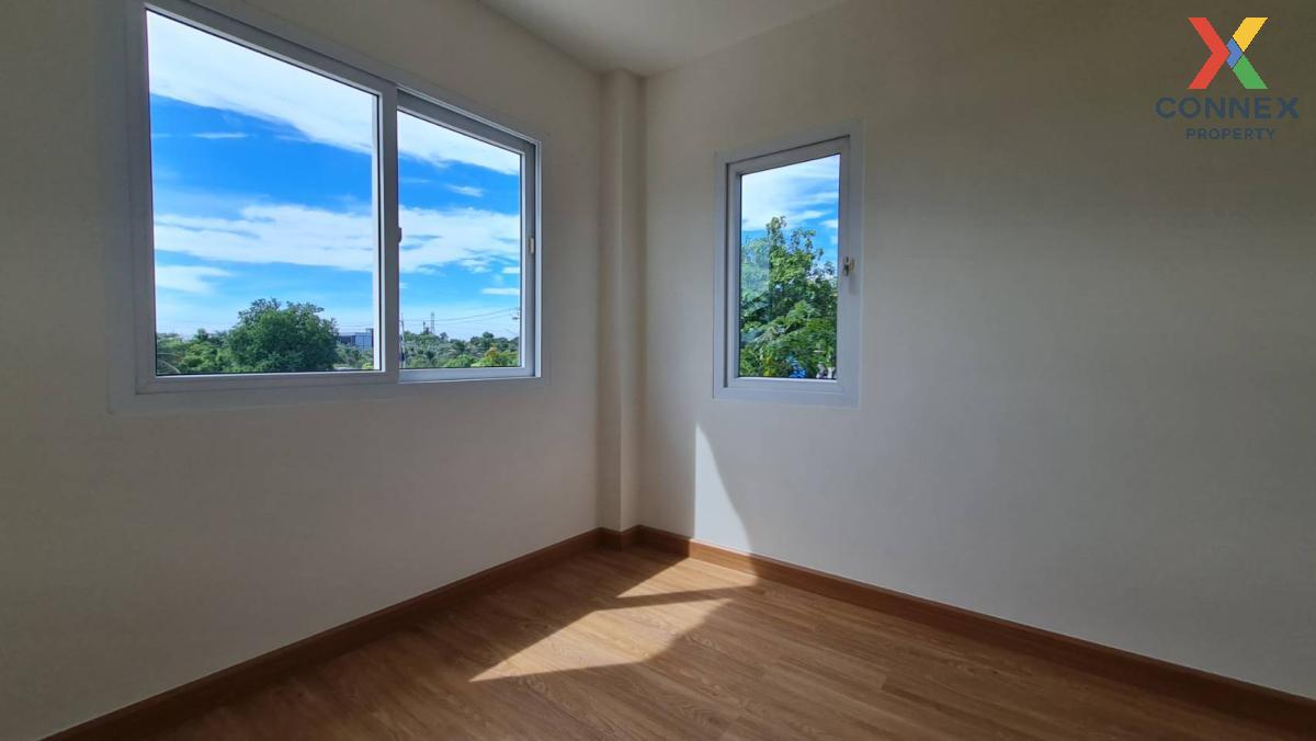 picture For Sale Townhouse/Townhome  , Park Village 4 Sarasas - Ratchapruek , corner unit , newly renovated , Khlong Phra Udom , Lat Lum Kaeo , Pathum Thani , CX-127993 ✅ Live chat with us ADD LINE @connexproperty ✅  - 7/12