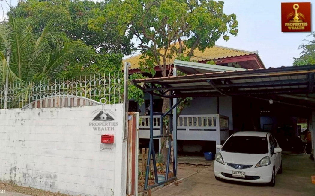 picture Call : 098-885-4878 House with land, good location, Soi Bearing-Bangna. Price negotiable (Sale by owner) - 1/14