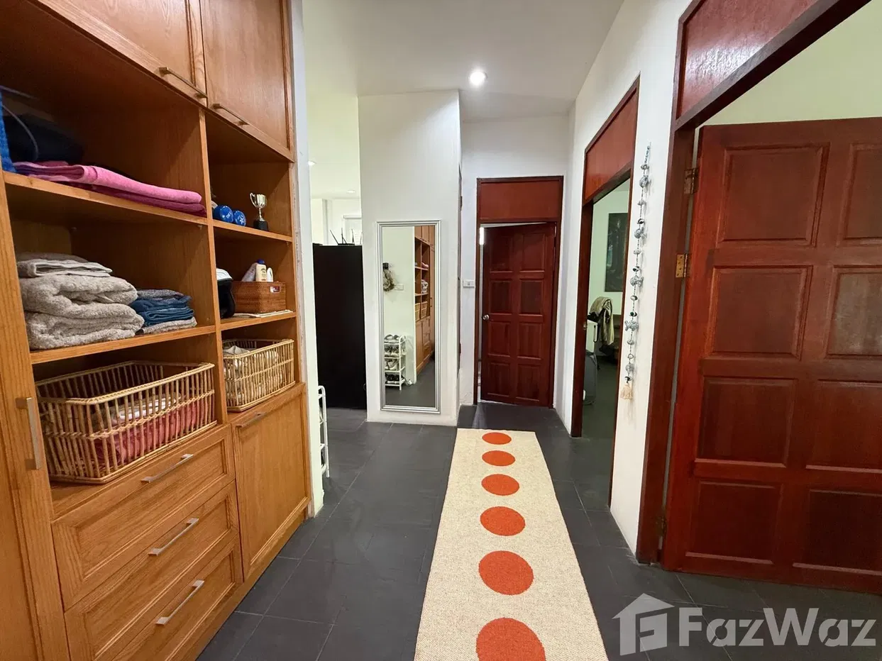 picture Charming 3-Bedroom Villa with Open Views - 24/32