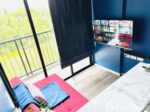 Renovated, Quiet with XL Pool and Gym, 2min Shops