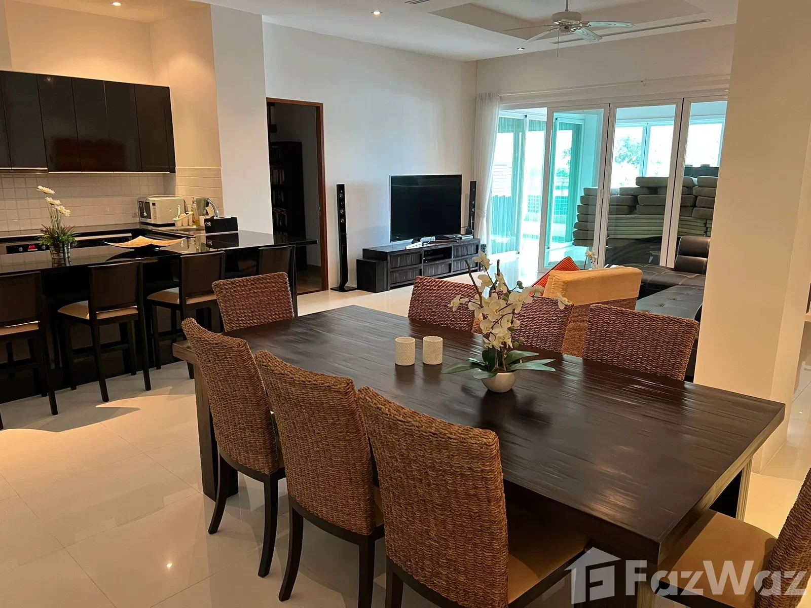 Spacious Freehold 3 Bedroom Condo with Pool 1392078 - image 6
