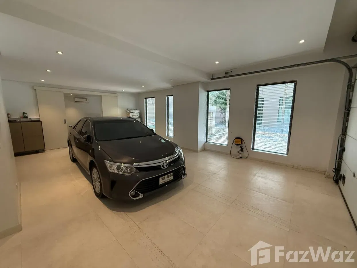 picture Exceptional 4-Storey Villa at Black Mountain Golf Resort - 52/83