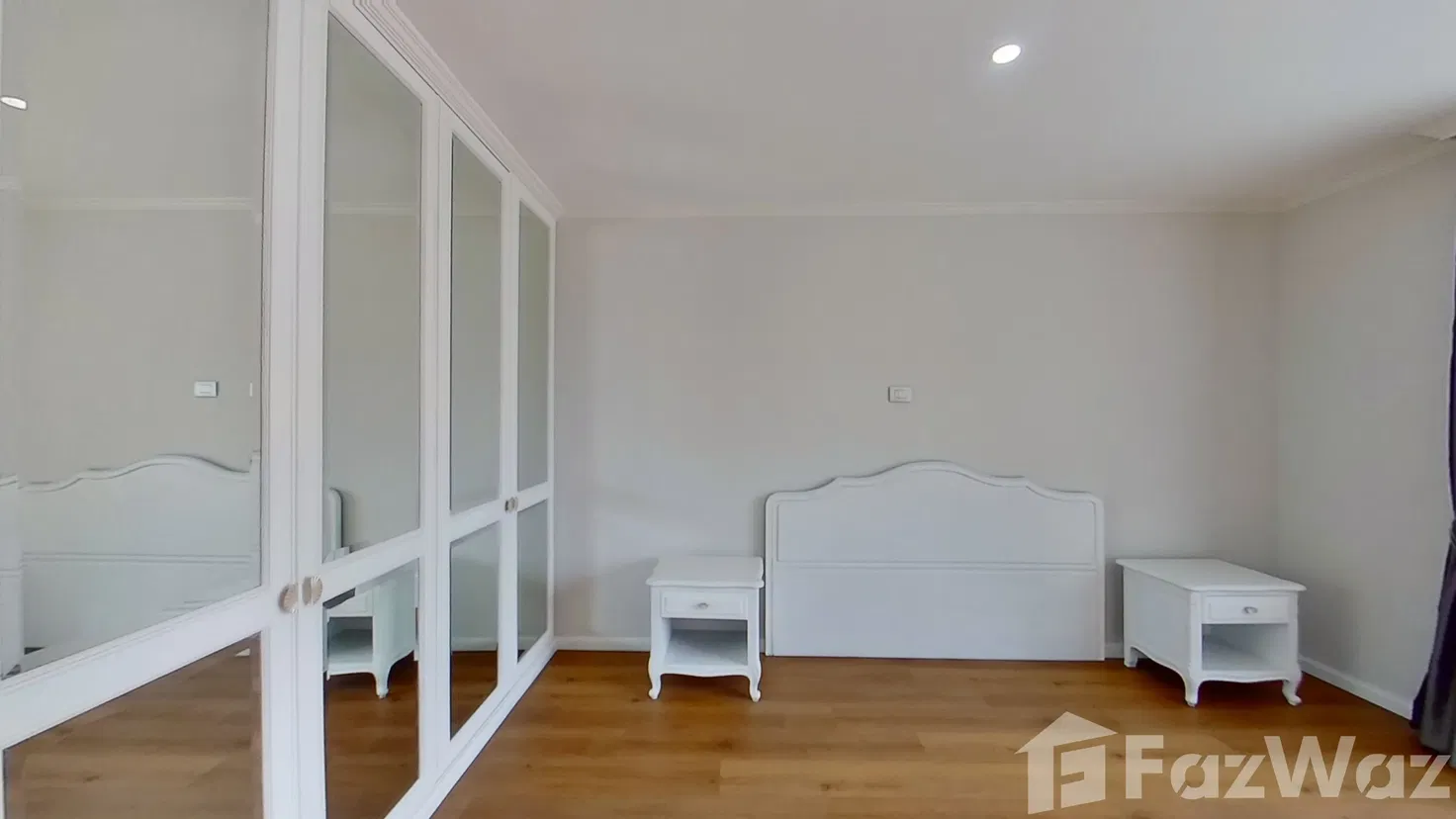 picture Newly Renovated Large Unit for Sale - 13/17