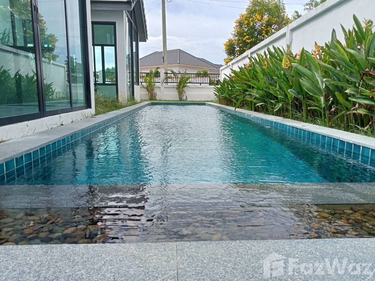 picture Luxurious 4-Bedroom Villa with Private Pool for Sale - 3/20