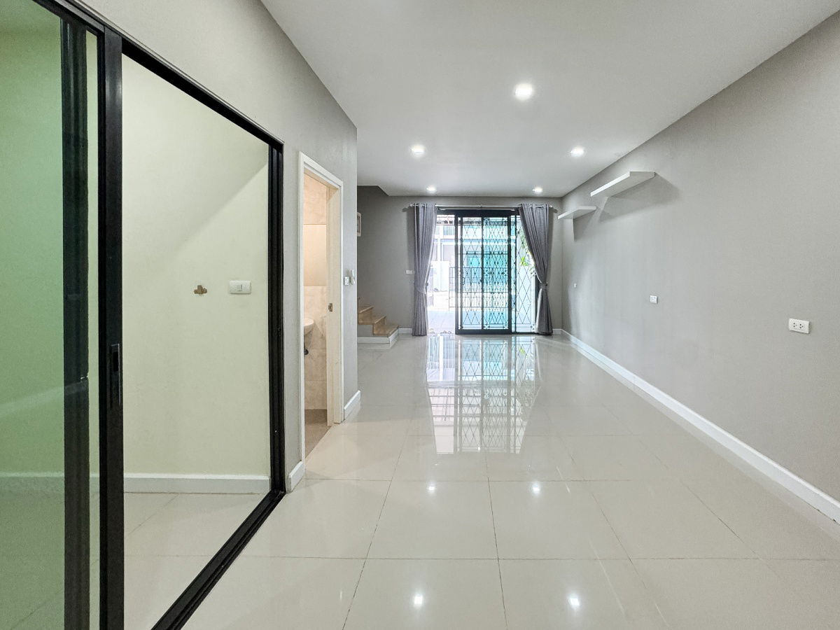 picture Patio Watcharapol-Ramintra Townhome (19.3 sq wah) 4 bedrooms, 3 bathrooms, near Watcharapol Intersection - 12/36