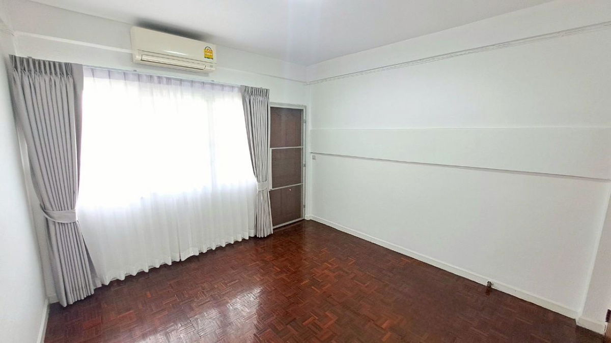 picture Home office for rent in Ekkamai area, Soi 22, easy to travel in the heart of the city, suitable for living or doing offices - 9/17