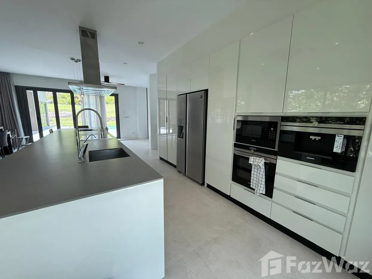 picture Exceptional 4-Storey Villa at Black Mountain Golf Resort - 48/83