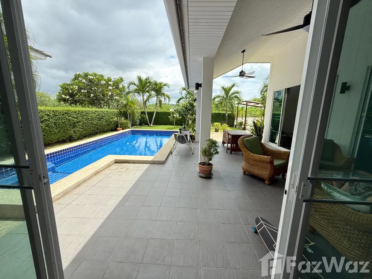 picture Charming 3-Bedroom Villa with Open Views - 12/32