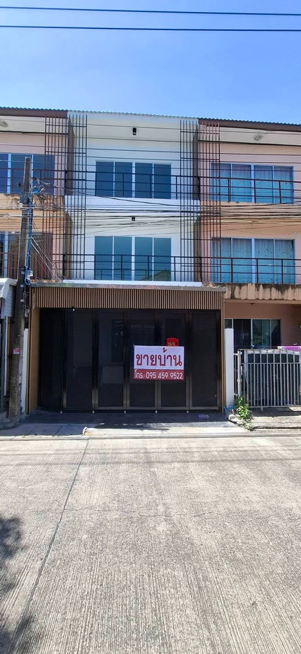picture 3-storey townhouse, Soi Phaya Suren 17 (renovated) - 1/9
