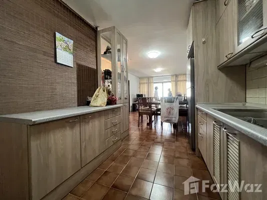picture Sukhumvit condo near BTS Nana, city view, fully occupied. - 24/56