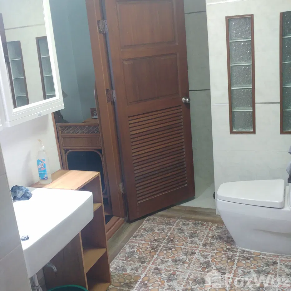 picture Spacious beachfront condo for sale - 2/12