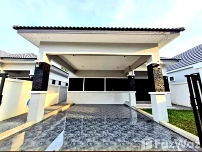 Houses for sale Bang Lamung Chonburi : 3 Bedroom House for sale in Huai Yai, Chon Buri