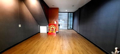 Townhouses for sale Thonburi Vocational College : Townhome 4 bedrooms near Central Pinklao